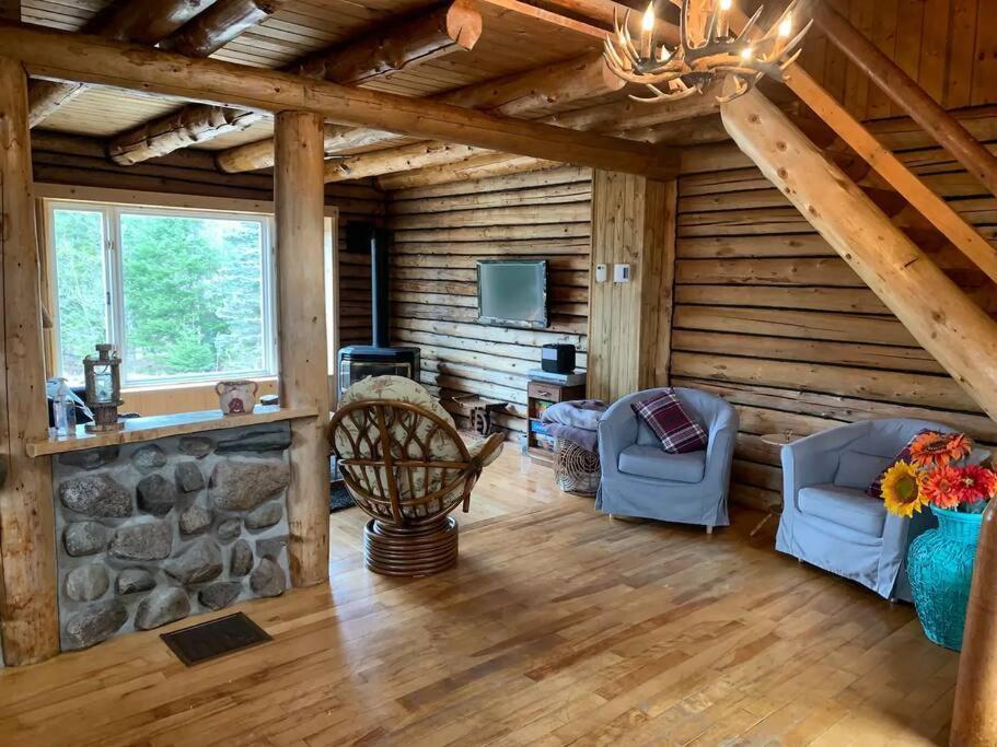 Cozy Log Cottage La Minerve Екстериор снимка