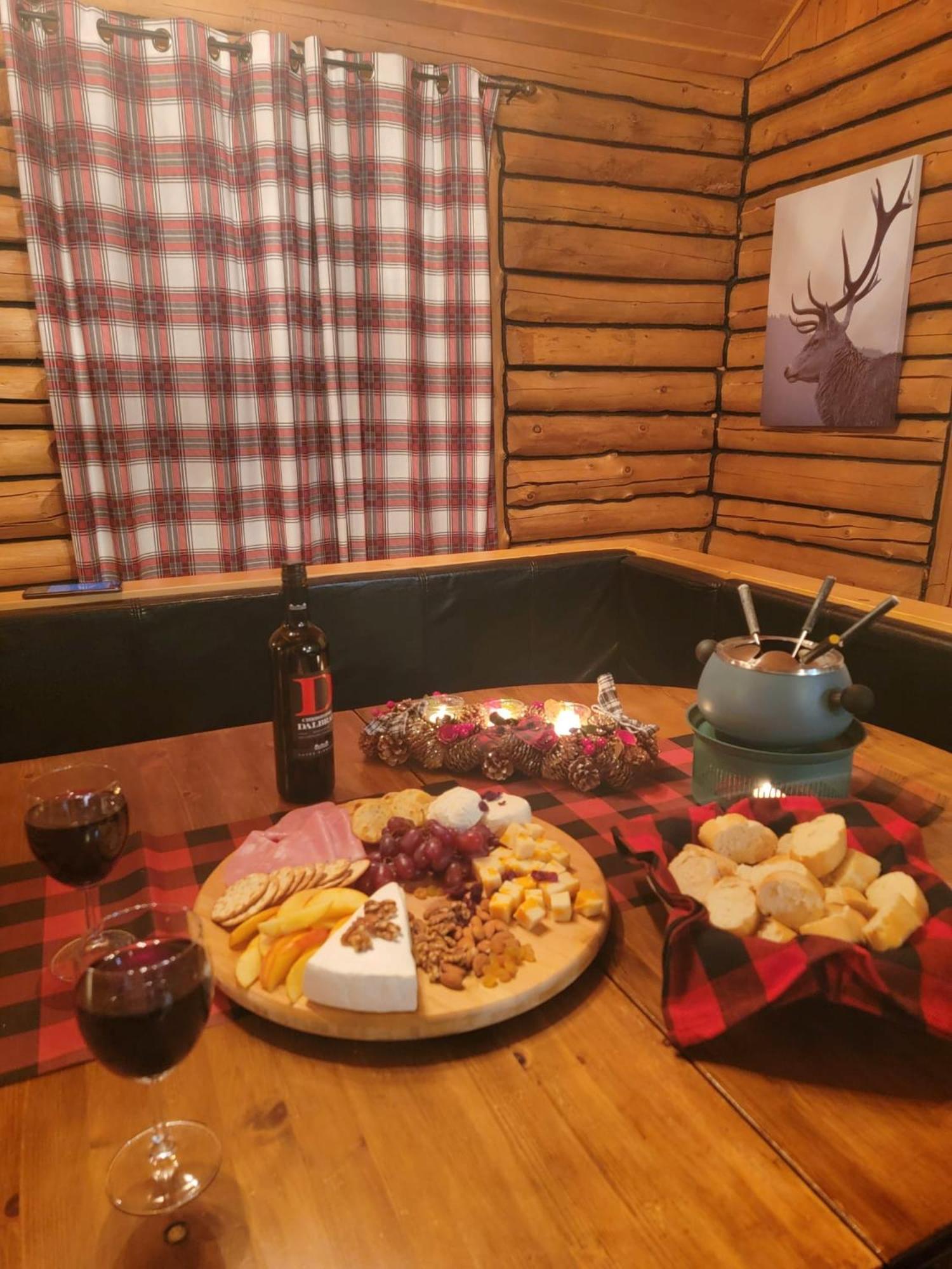 Cozy Log Cottage La Minerve Екстериор снимка